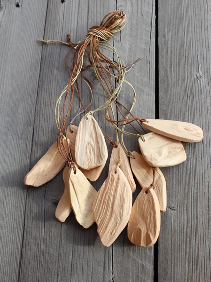 Cedrinka wooden pendant amulet cedar (health charm) 5-7cm (1.97-2.75 inches)
