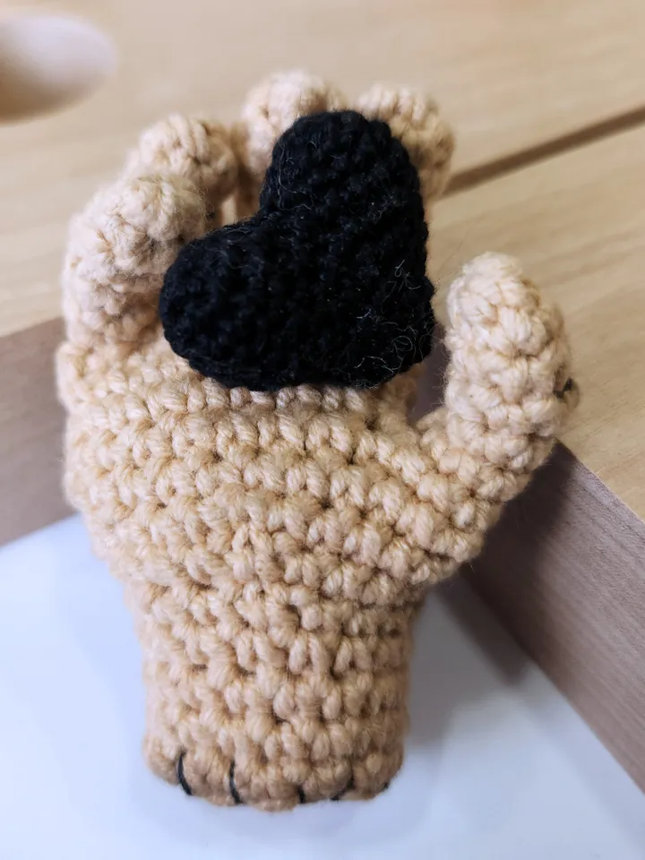 Thing crochet pattern from Wednesday -Photo tutorial of small hand from Wednesday with a heart