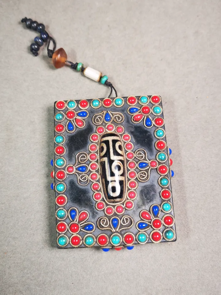 Antique Tibetan Statue - Guru Rinpoche Amulet Badge,Made of Black Jade,Inlaid 9 Eyes Dzi and Agate,85×65mm