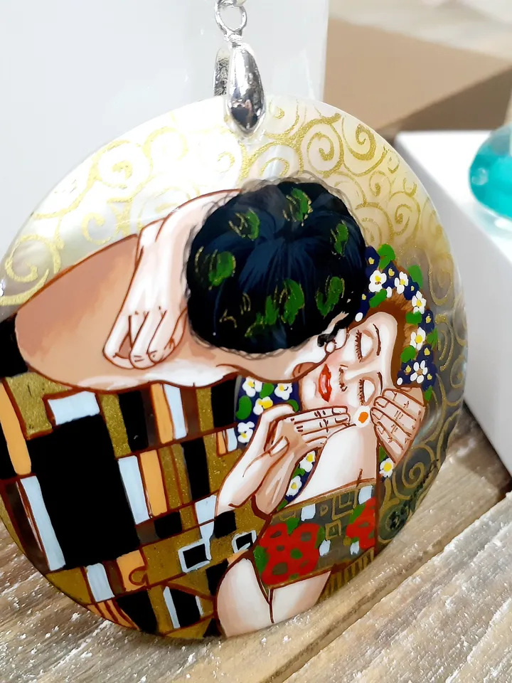 Pearl pendant necklace: The Kiss by Gustav Klimt painted on mother of pearl pendant • Aesthetic gift jewelry for passion couple in love
