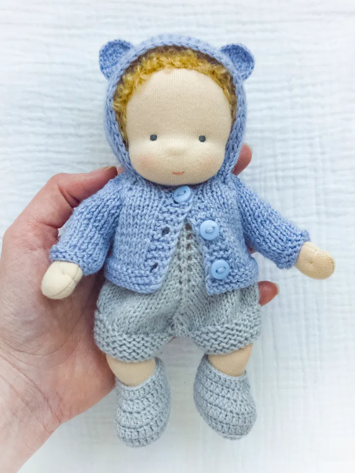 DIY Knitted clothes for a 7 inch (18 cm) Waldorf doll. Bundle of 16 PDF patterns and tutorials.