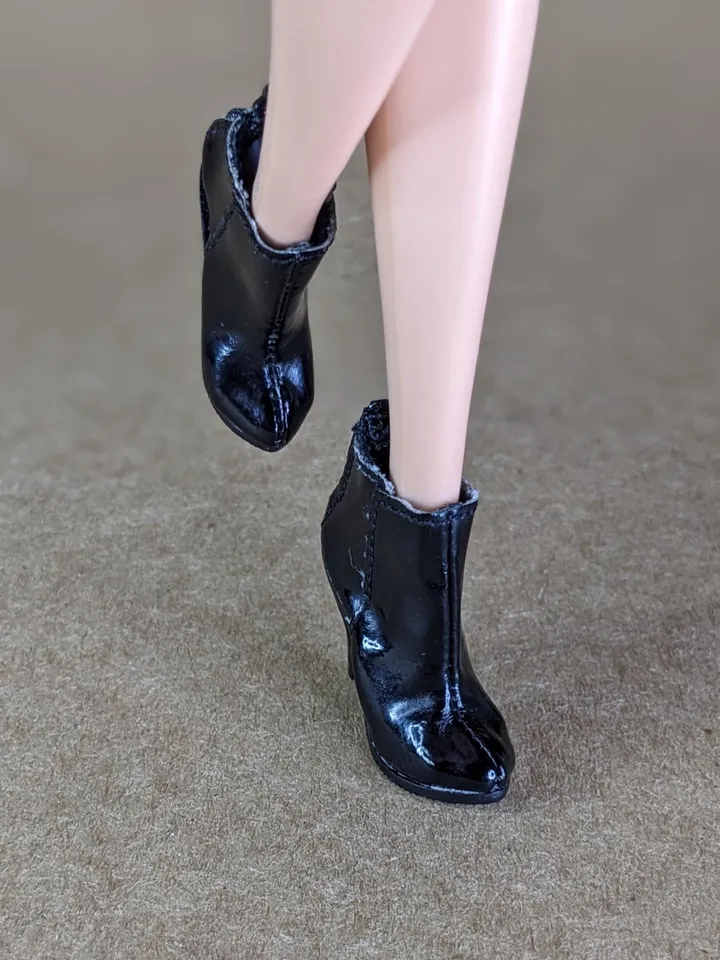 Black boots for Integrity Toys fashion female dolls (Color Infusion)