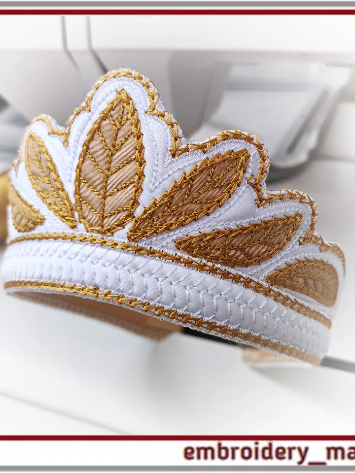 In the hoop embroidery design Kokoshnik or Tiara with quilting and leaf appliqué
