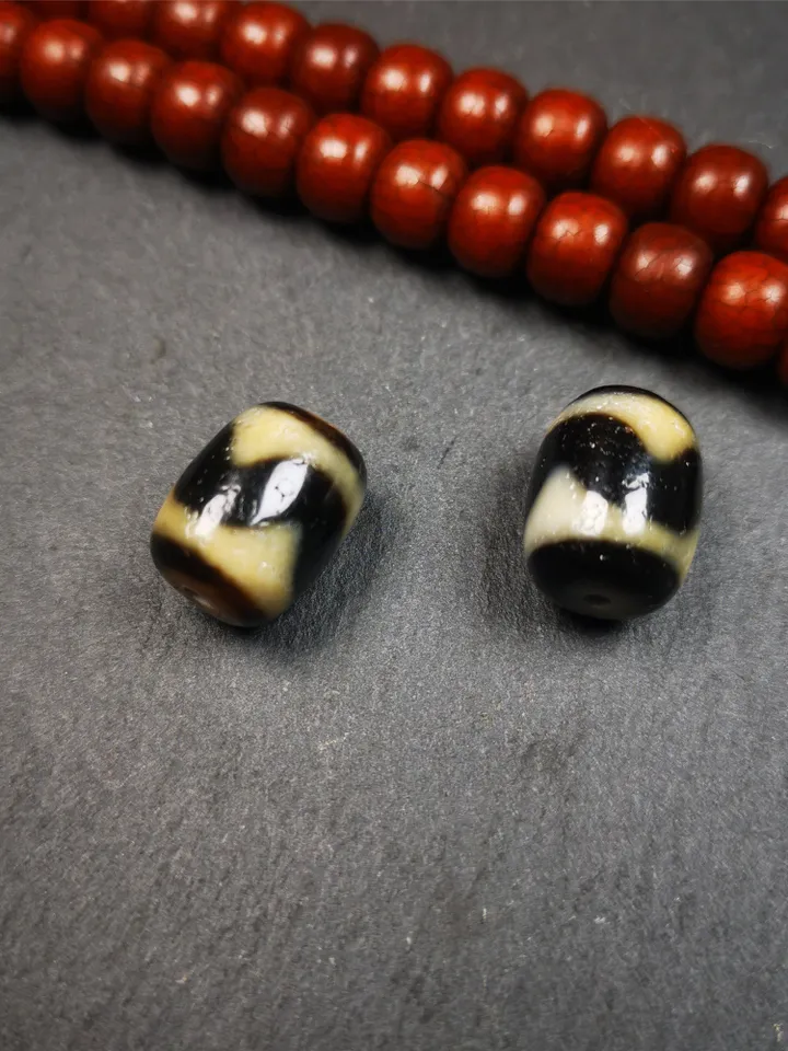 Gandhanra Tibetan Tiger Tooth Dzi Bead Accessories,Dzi Spacer Beads,Marker Beads for Mala Necklace,0.47&quot; × 0.6&quot;