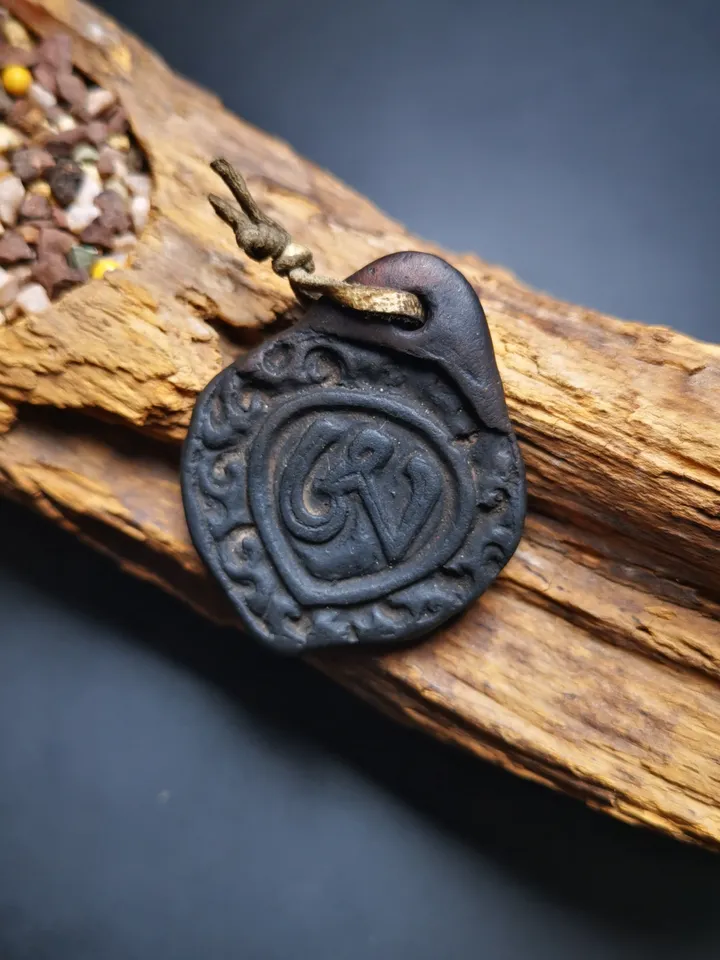 Gandhanra Handmade Tibetan Tsa Tsa Mold Statue, OM Symbol, DIY Tsha Tsha Clay Statue,50 Years Old