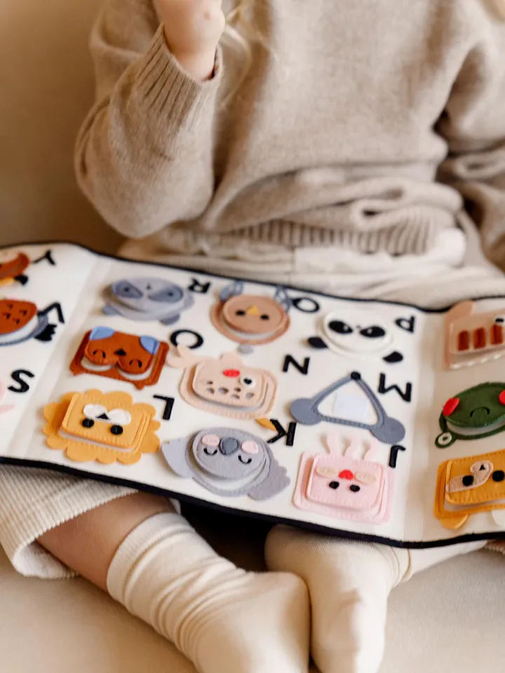 abc felt activity ENGLISH, FRENCH, GERMAN alphabet book, montessori quiet book toddler 1,2.3.4 year old, felt animals abc toys, kinderkrama