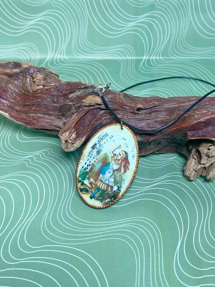 Handmade jewelry. Pendant in the style of "Alice".
