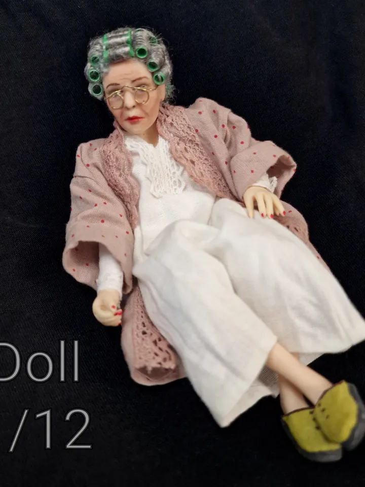 Miniature doll in 1/12 scale for the dollhouse. Size: 5,7 " ( 14,5 cm)