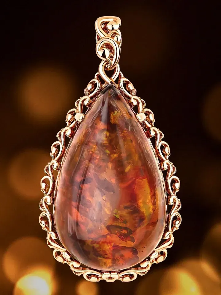 Jewelry pendant with natural Baltic amber made of 925 silver