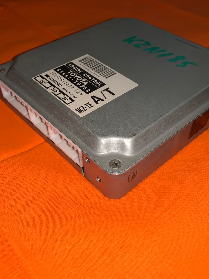 Engine control module ECU 89661-3D260 896613D260 TOYOTA 1KZ-TE