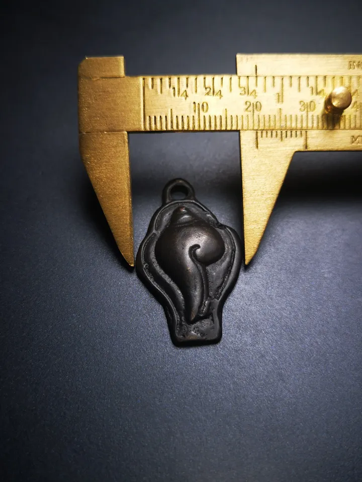 Gandhanra Antique Shankha(Divine Conch) Badge,Tibetan Buddhist Protective Amulet Pendant,Made of Thokcha,60 Years Old