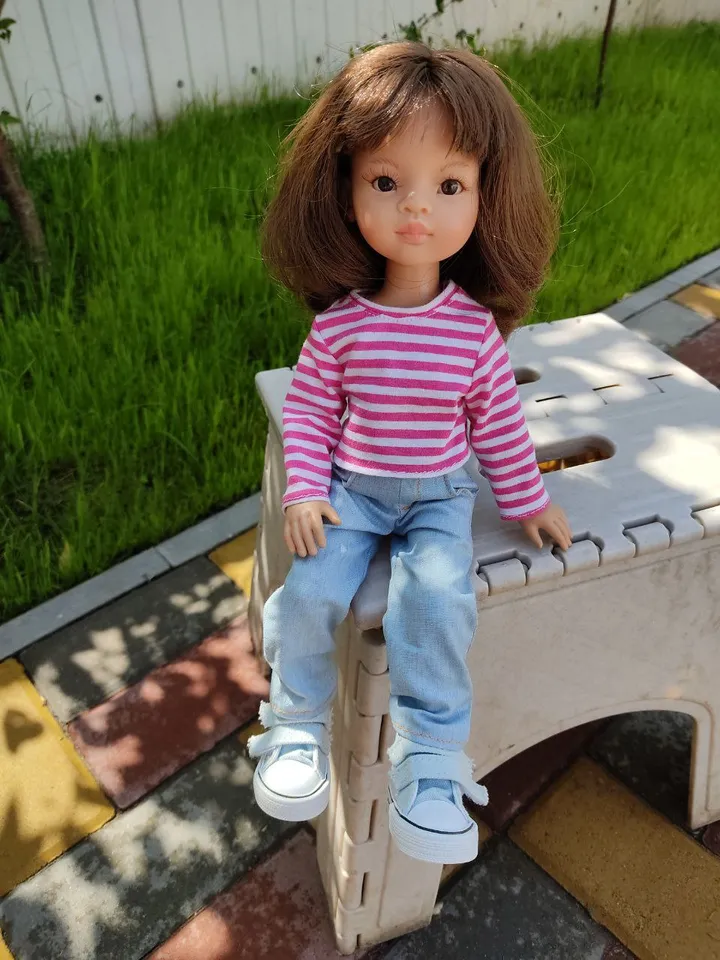 Pdf sewing pattern for Paola Reina dolls.
