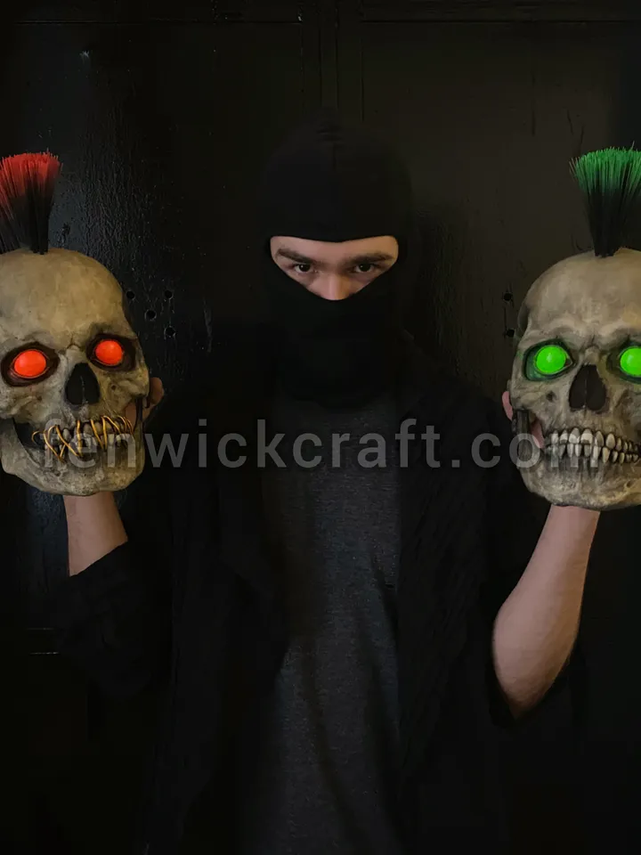 Rock Punk Skulls / Helmet with moving jaw / Red-Green hair and eyes