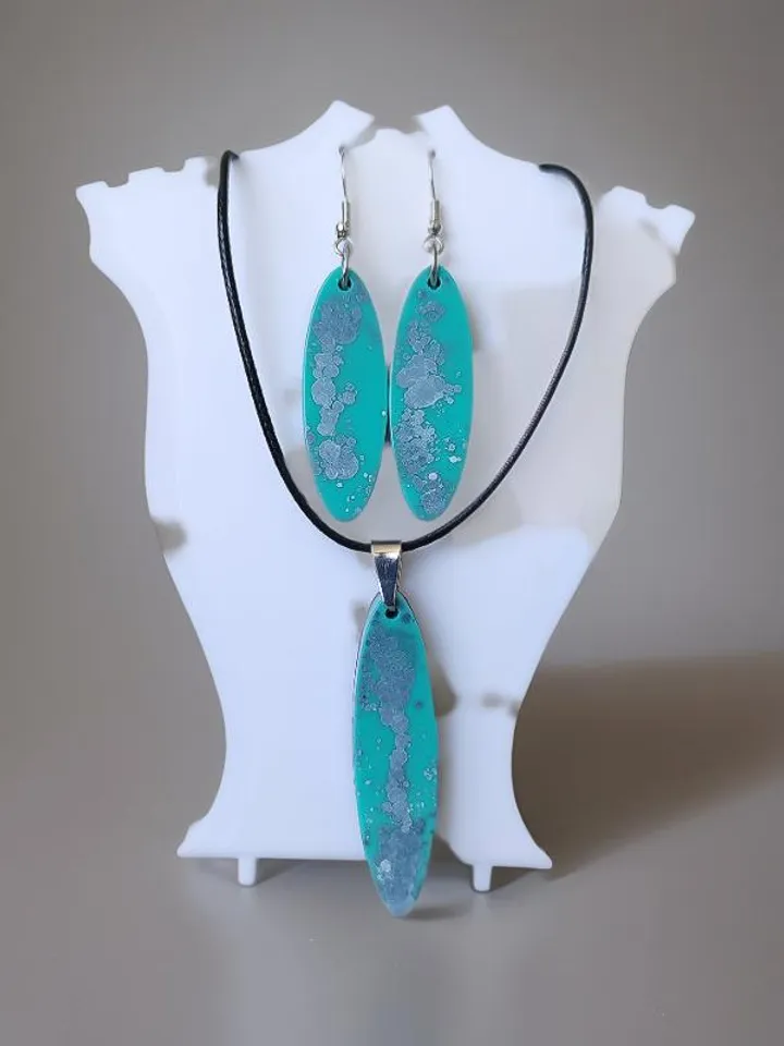 Exquisite mint-colored costume jewelry set