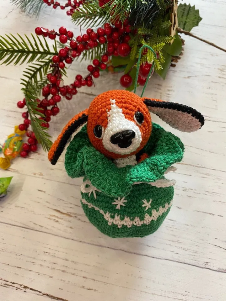 PDF Beagle in a Christmas Bag Crochet pattern, Crochet Animal Pattern, Crochet Puppy, Christmas Amigurumi, Crochet Cute Dog Amigurumi