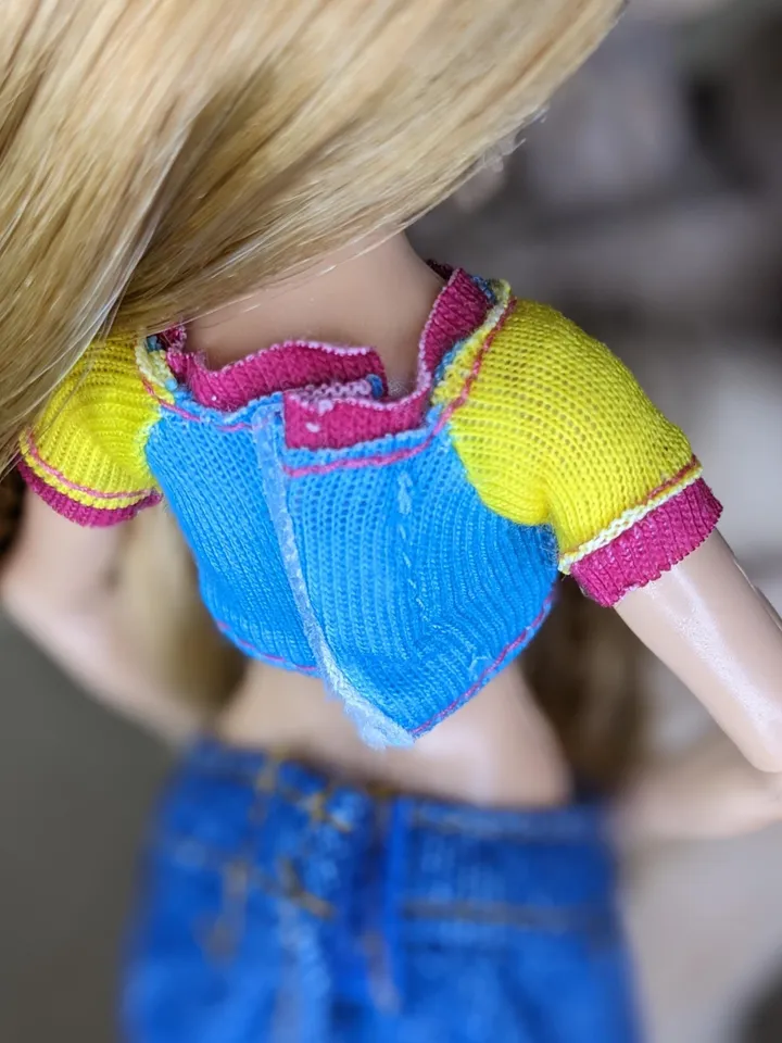 Blue & yellow T-shirt for 10.5-inch female dolls (MH, EAH)