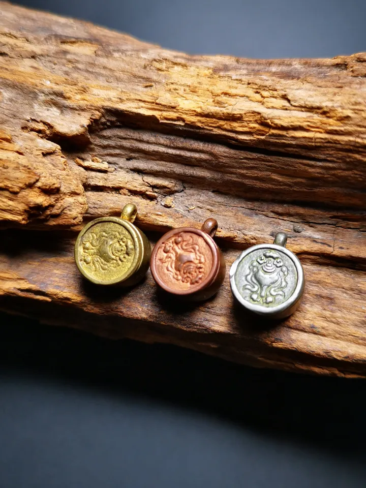 Gandhanra Antique Handmade Gau Ghau Shrine,Mini Tibetan Buddhist Altar Amulet Pendant for Buddha Pills