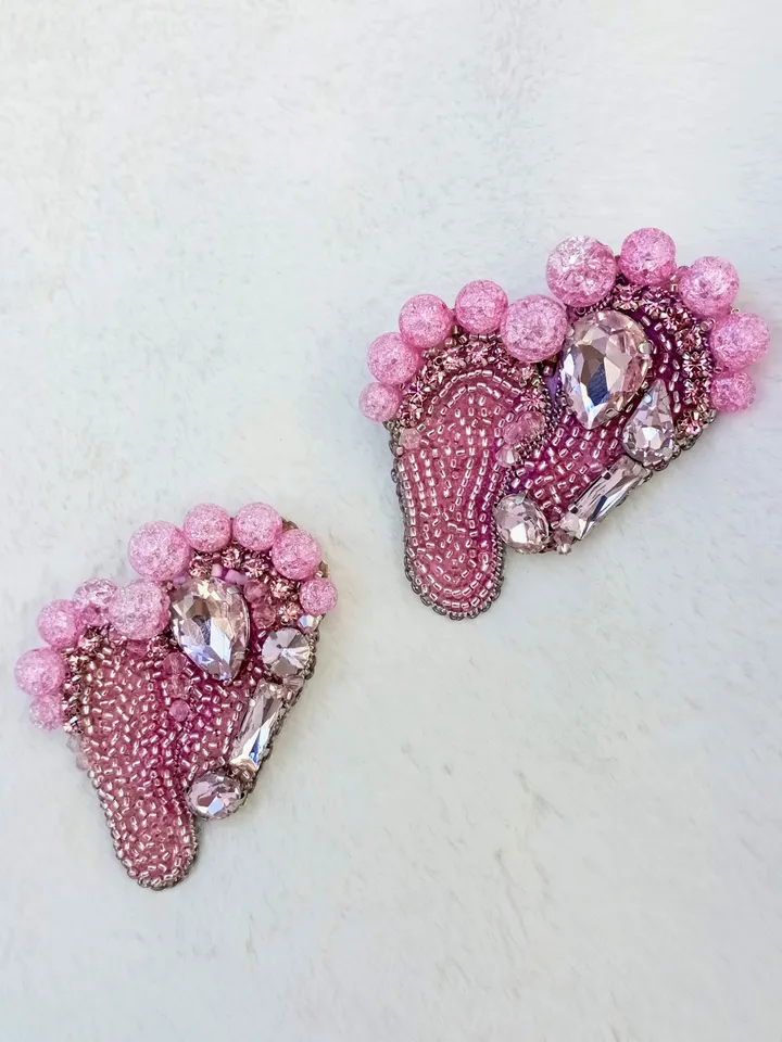 Beaded pink rhinestone heels brooch for women, newborn baby girl gift, new mom gift, nurse gifts, obgyn gift