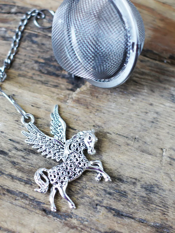 Pegasus tea infuser for loose leaf tea, Tea Maker with fantasy creature charm, Tea Steeper fantasy animals Herbal tea