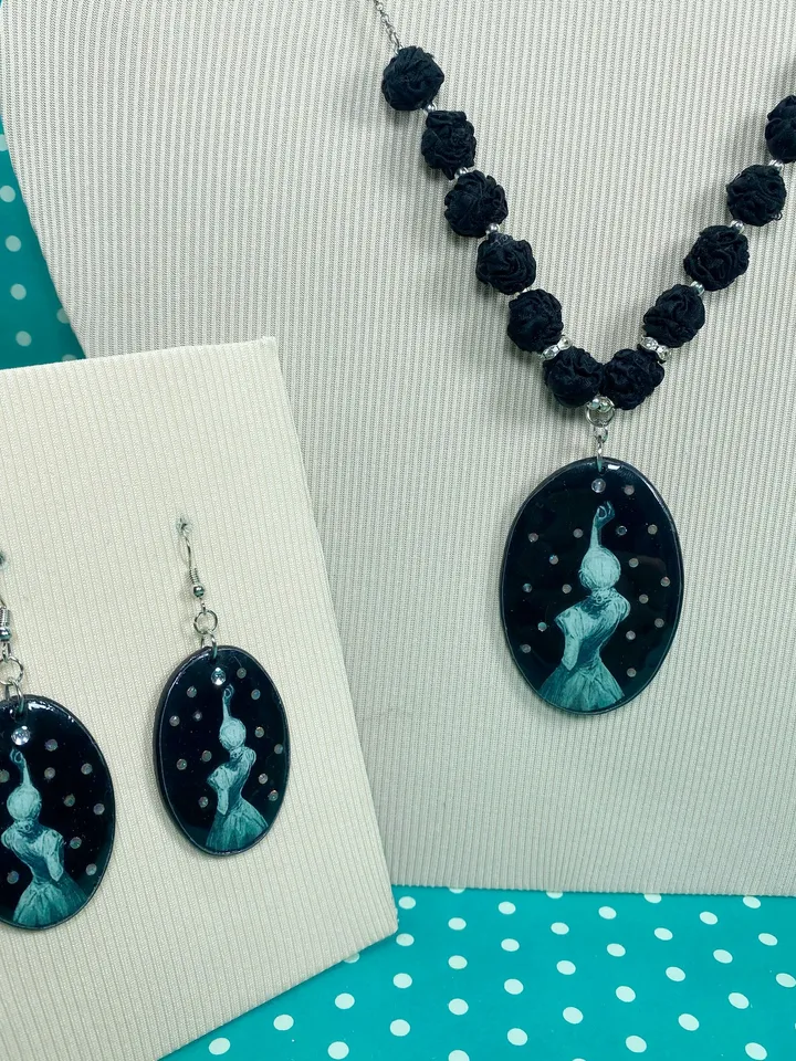 Handmade jewelry set. Beautiful set. Handmade pendant and earrings.
