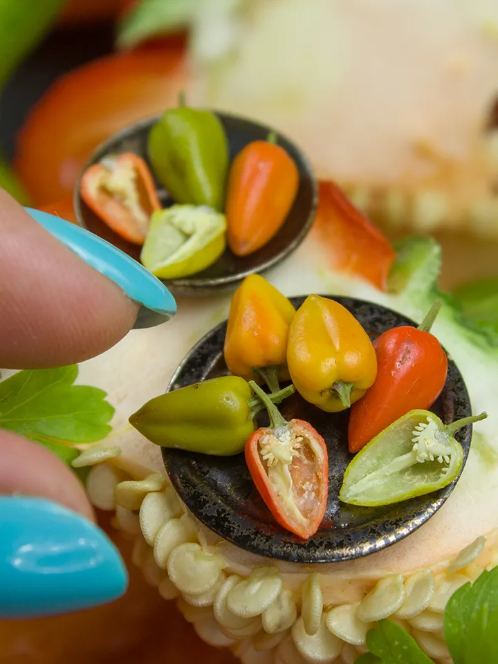 TUTORIAL Miniature pepper with polymer clay