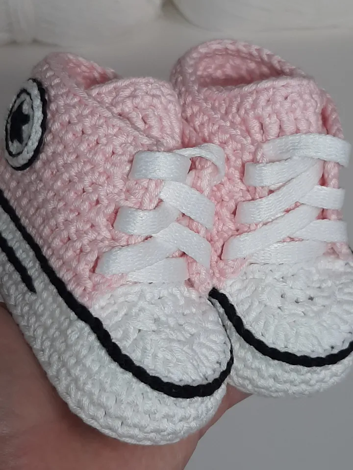 Soft baby crochet pink booties for girl, shoes baby girl gift, cute crochet sneakers, baby autumn booty