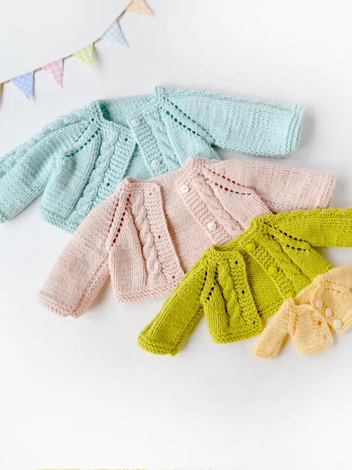DIY Knitted cardigan for Waldorf dolls. 4 sizes. PDF knitting pattern and tutorial.