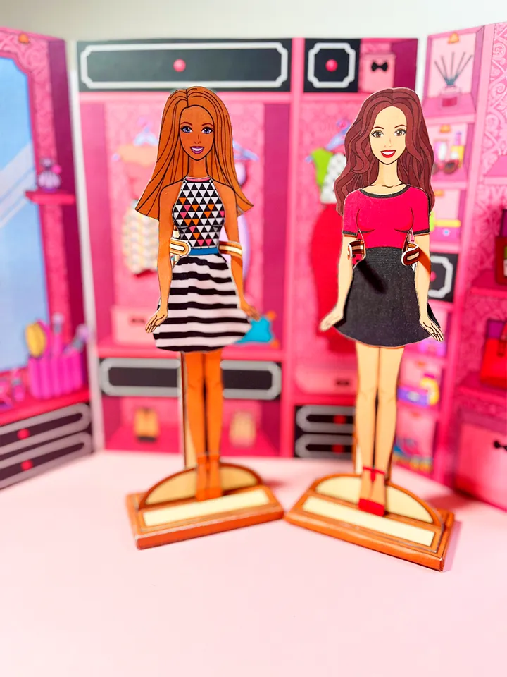 Barbie paper dolls with clothes