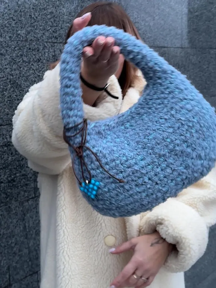 Crochet pattern  easy trendy handbag PDF digital instant download and video tutorial, shoulder bag, furry bag, egg bag, hobo bag, tote