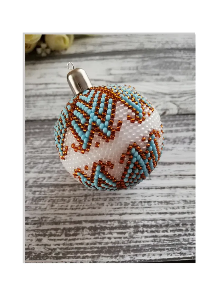 Christmas ornaments ball , Beaded Balls on the Christmas tree