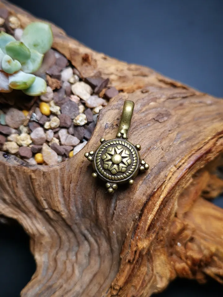 Gandhanra Handmade Buddhist Mala Counter Clip,Bum Counter Clip for Prayer Beads,Dharmachakra / Prayer Wheel ,Mandala Shape