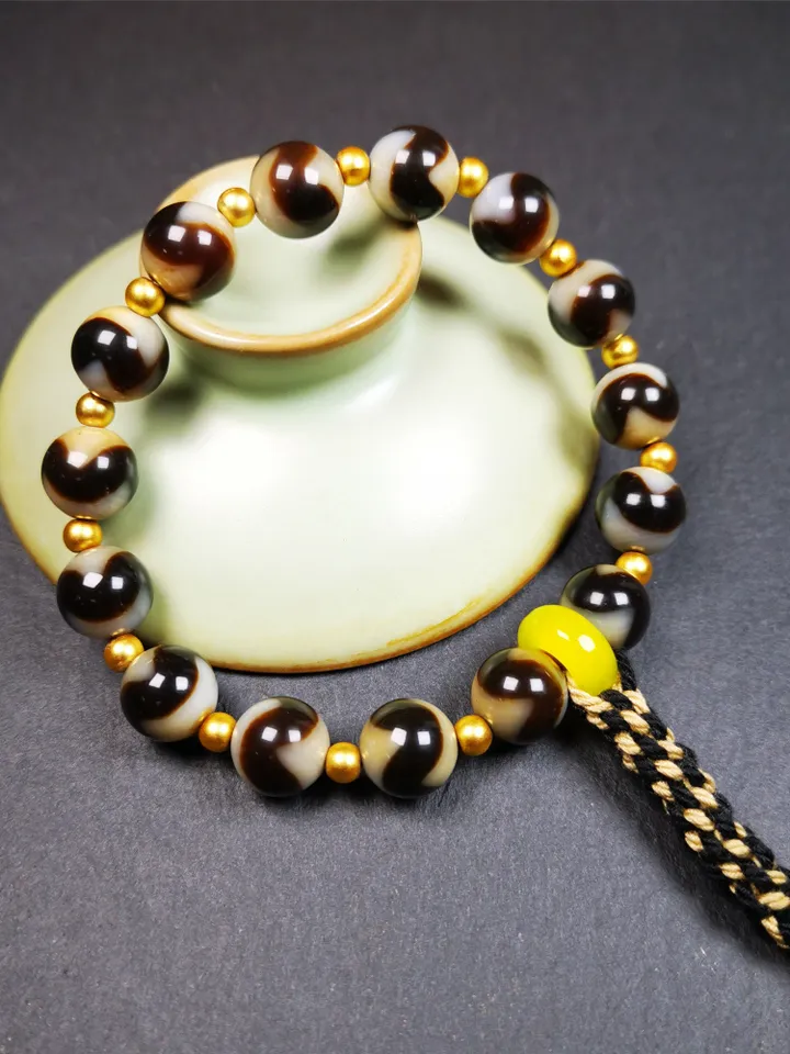 Gandhanra Tibetan Tiger Tooth Dzi Bead Bracelet Mala, 15 Beads,8.6&quot;