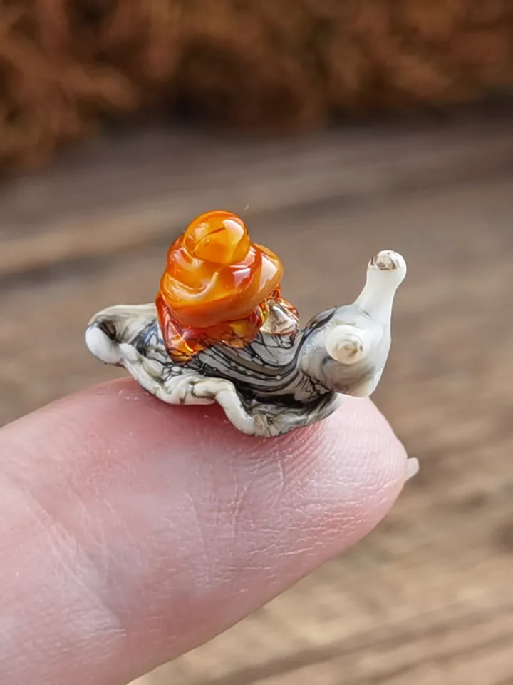 GLASS FIGURINES Snail figurine aquarium decoration Miniature animals Blown glass art Miniature snail gift Terrarium figurine Fish tank decor