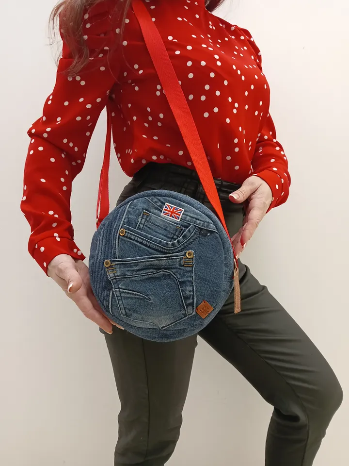 Cute round denim handbag with 5 pockets, adjustable strap and polka dot cotton inside.