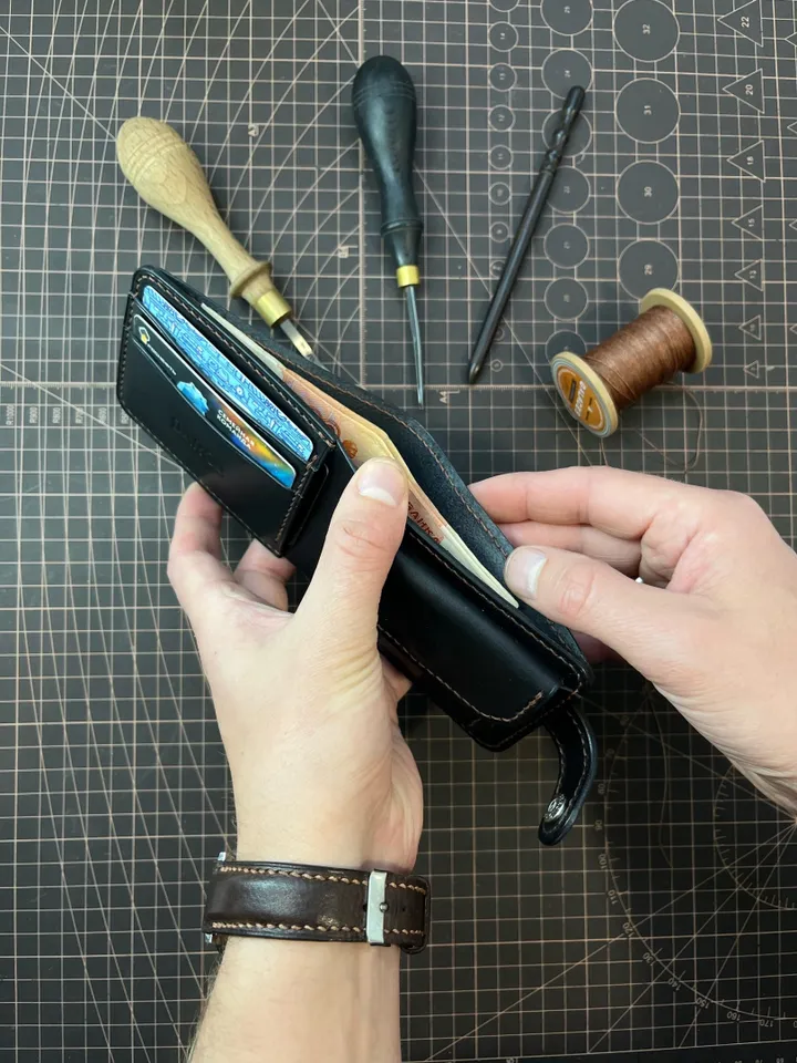 PDF Pattern Bifold Wallet - Download PDF & video TUTORIAL. Punch pitch 4 mm.