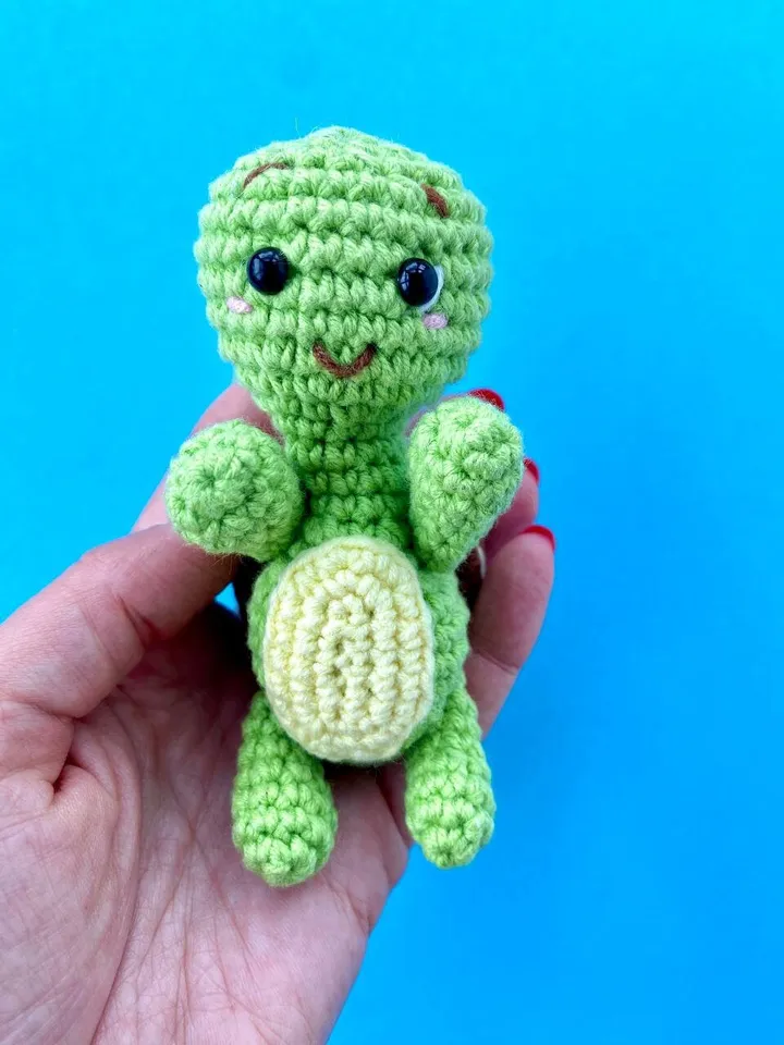 Crochet pattern turtle in egg - Amigurumi tiny animal pattern - English Pdf tutorial - Easter egg decor