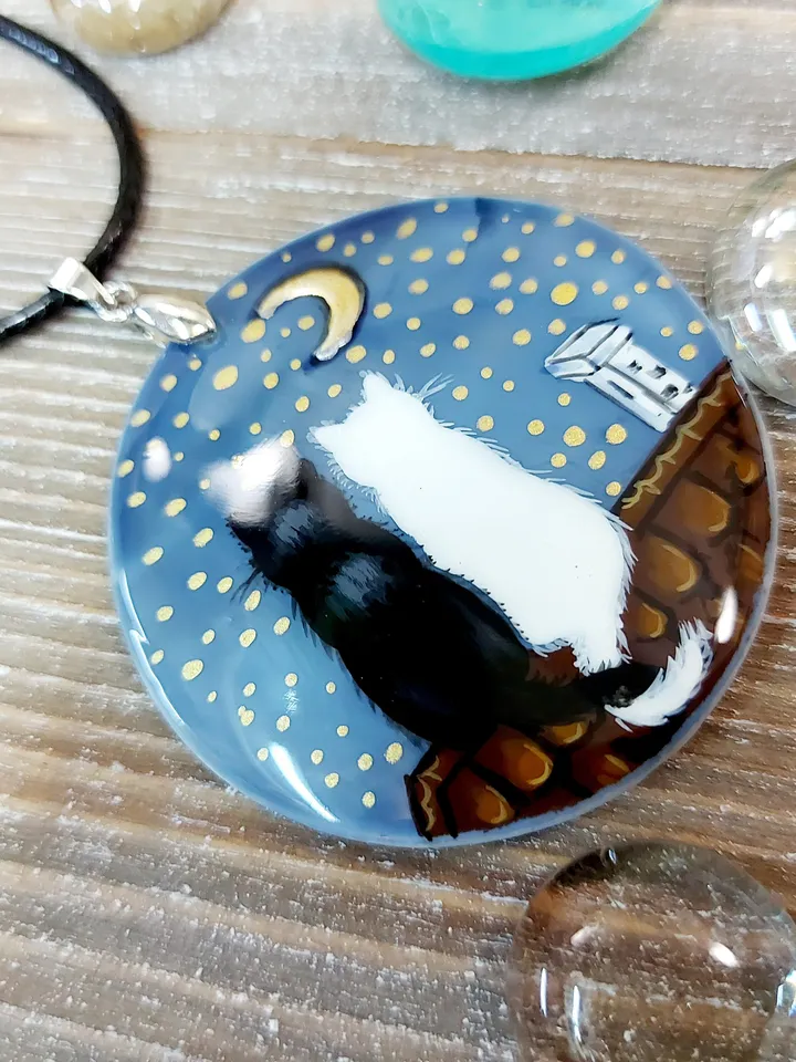 Pearl pendant necklace: Cat Couple on roof at starry night. Painted mother of pearl pendant for lovers. Elegant romantic everyday jewelry