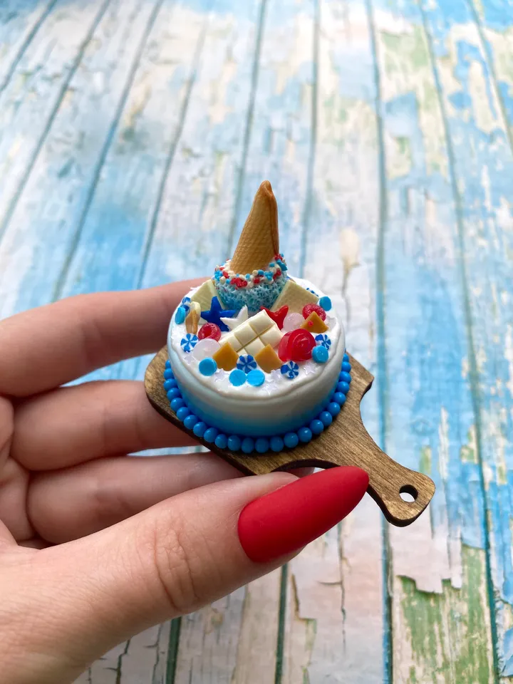 Miniature 4th July Cake with Polymer Clay for Dollhouse Souvenir