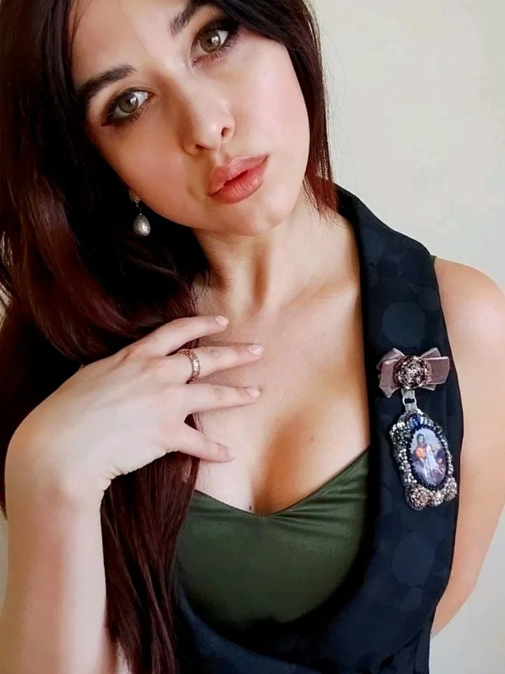 Brooch Order with the image of Leonardo da Vinci's painting "Saint Anne with Madonna and Child of Christ" Jewelry Painting Renaissance Art Baroque Artist Style Beaded Brooch Order
