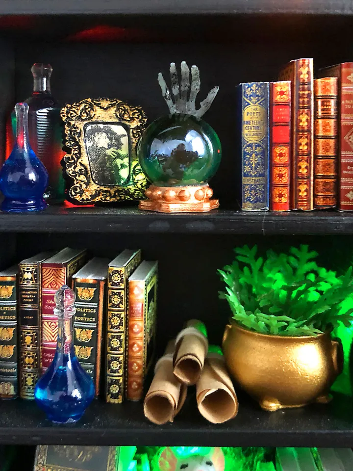 Book nook, Book nook money box, book nook insert, book nook diorama, bookshelf insert, boyfriend gift, book lover gift, best friend gift