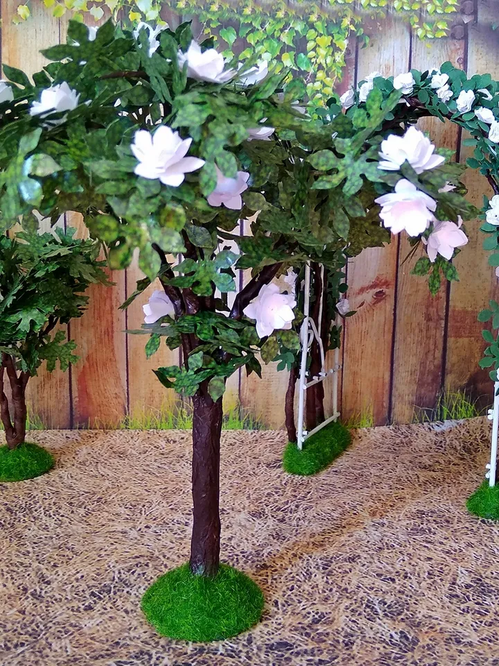 Tree for the puppet garden.1:12 scale.