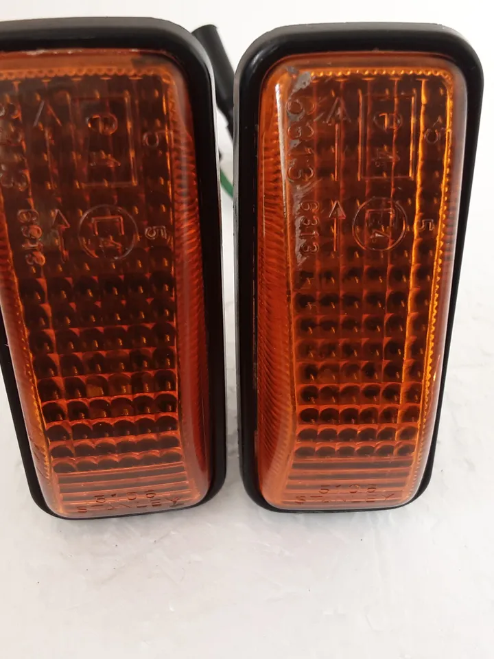 JDM HONDA CIVIC 88-91 (EF2-EF9,CRX) AMBER SIDE MARKER LIGHTS OEM