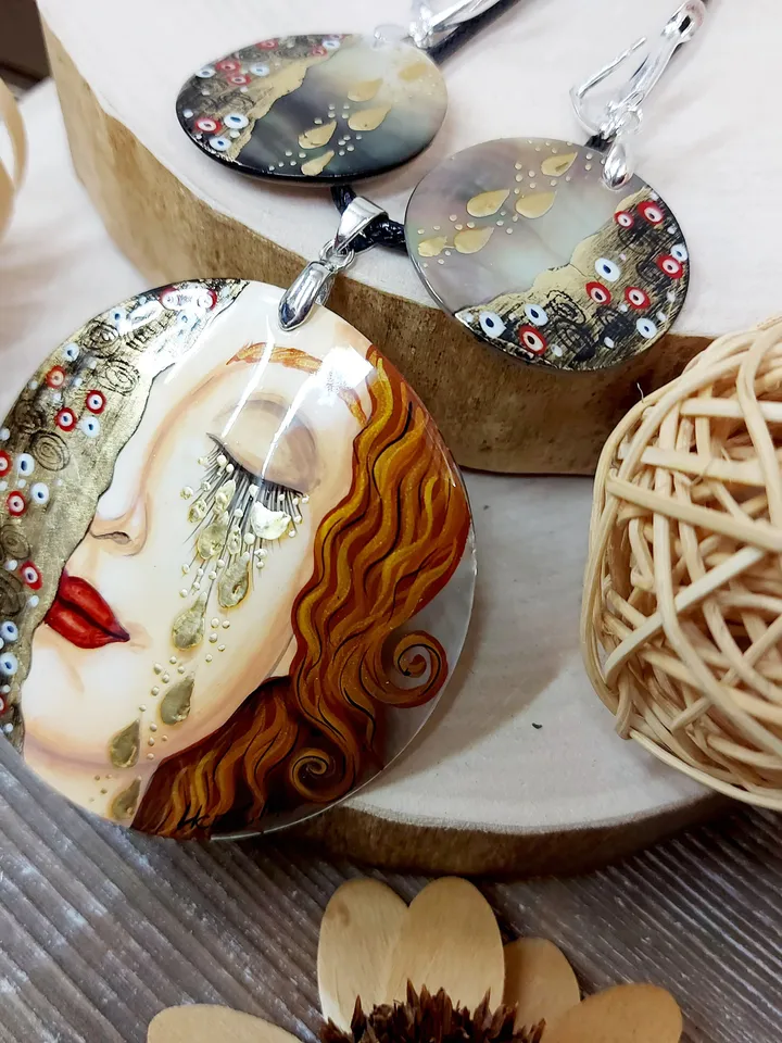Рendant and earringsof "Larme d'Or" (Golden tears). Freya's tears.Hand-painted on mother-of-pearl.Hand painted miniature painting. Klimt.