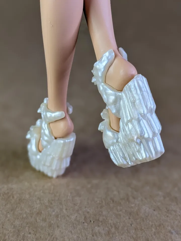 White sandals with wedge heels for 10.5 inch female dolls (MH, EAH)