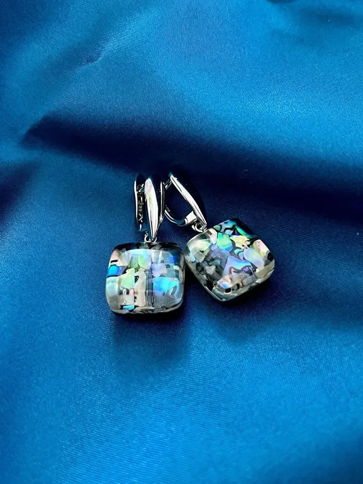 Earrings with mother-of-pearl tridacna square made of epoxy resin for women, handmade