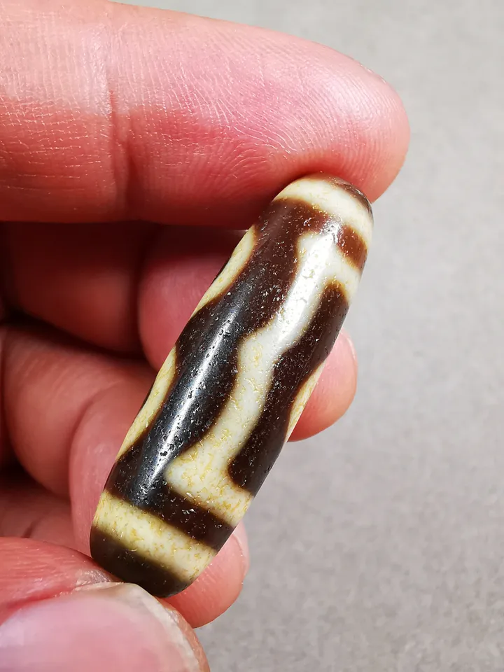 Gandhanra Tibetan 3 Eyed Dzi Bead,Tibetan Chung,Wealth Amulet,Small Size 36*11 mm