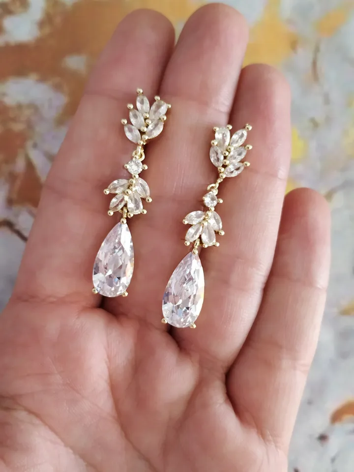 Vintage Style Wedding Earrings, Drop Bridal Earrings, Chandelier Statement Earrings, Gold Wedding Jewelry Swarovski Crystal Wedding Earrings