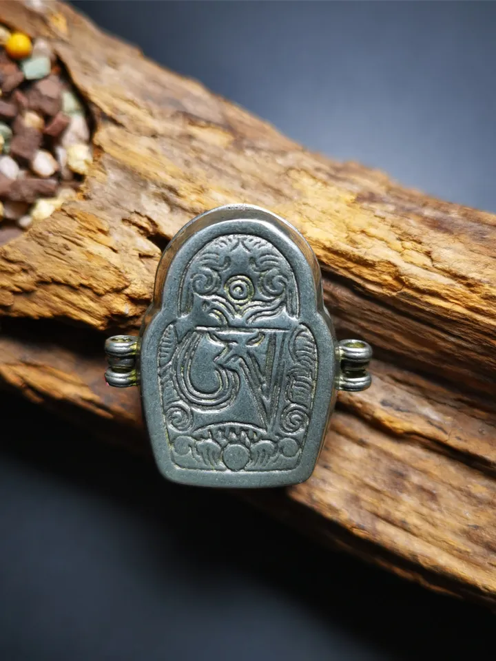 Gandhanra Antique Handmade Gau Ghau Shrine,Shri Devi,Drashi Lhamo,Zashi Lhamo ,Mini Tibetan Buddhist Altar Amulet Pendant