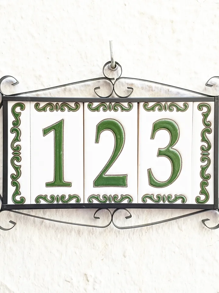 Ceramic letters and numbers 11cm (4.3") for the wall - Hand-glazed in Spain - "VERDE-CLASICA" models - Ceramic letters number -