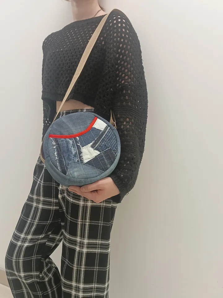 Round denim crossbody bag, for various necessary trifles, with 3 pockets and a long red strap 123 cm/48,4", cotton inside, d 19 cm/7, 5".
handbag for small things. Put your phone, wallet, glasses, keys in it and go for a walk / You will love it!